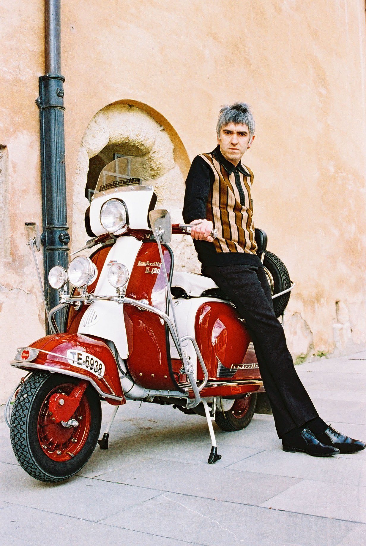 Imagen destacada de noticia: "CLUB 45 - 90 canciones de la Era Pop para mods y jetsetters" un Libro de Alex Cooper