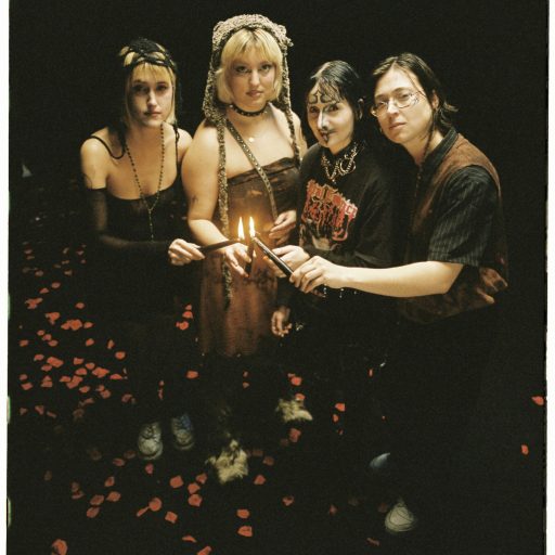 Imagen: AXOLOTES Y AIKO FOTO PROMO ROSAS Y ESPINAS