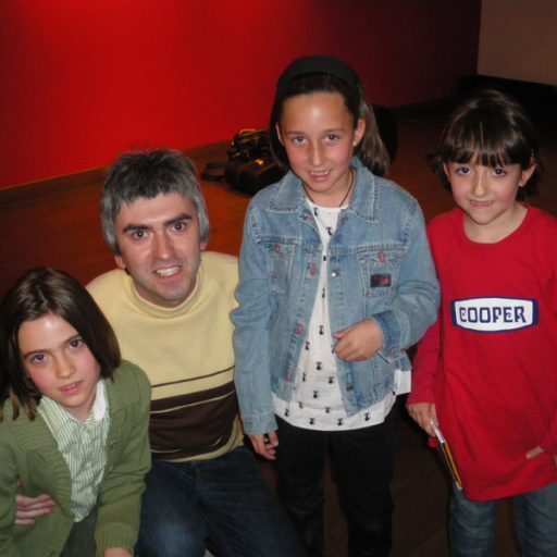 Imagen: Cooper [Alex con sus jovenes fans, Fnac Callao, Presentaci?n "Aeropuerto"]