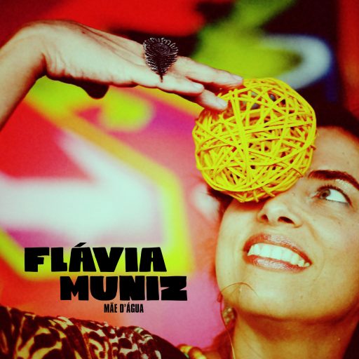 Imagen: FLAVIA PORTADA MAE D'AGUA
