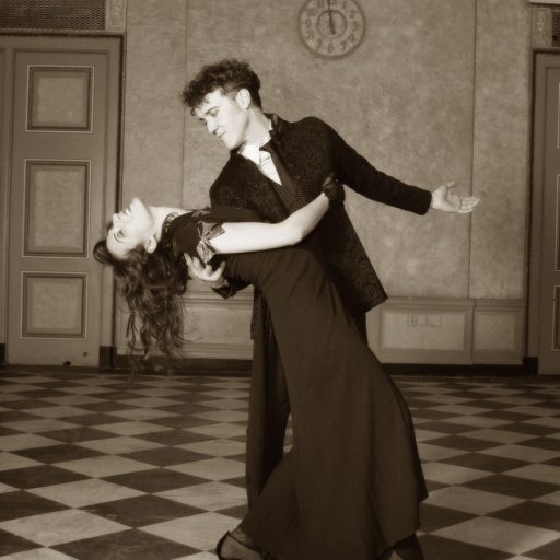 Imagen: FOTO PROMO BELLE SATURDAY KNIFE