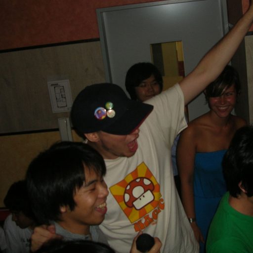 Imagen: Guille Milkyway [Karaoke, Jap?n]