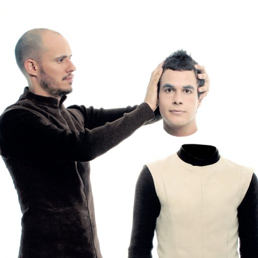 Imagen: La Casa Azul [Guille Milkyway programando a Sergio]