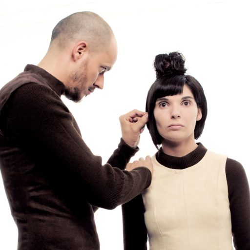 Imagen: La Casa Azul [Guille Milkyway programando a Virginia]