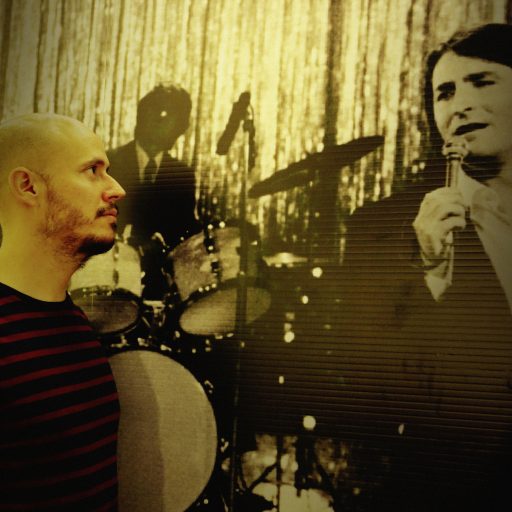 Imagen: LA CASA AZUL NINO BRAVO FOTO 1