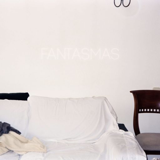 Imagen: MARINITA PRECARIA PORTADA FANTASMAS