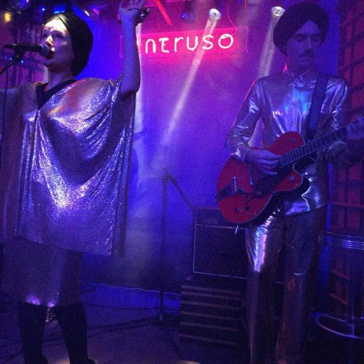 Imagen: SINGLE INTRUSO BAR 1